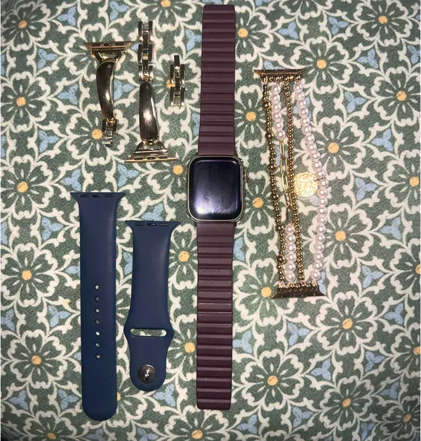 Series 7 Apple Watch 41mm Gold - Image 8