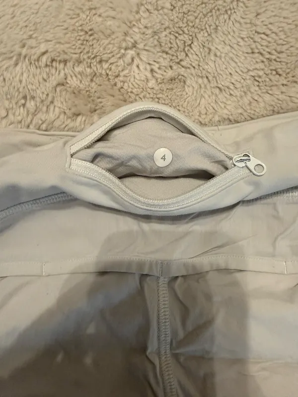Lululemon Shorts Speed Up 2.5" White - Image 4