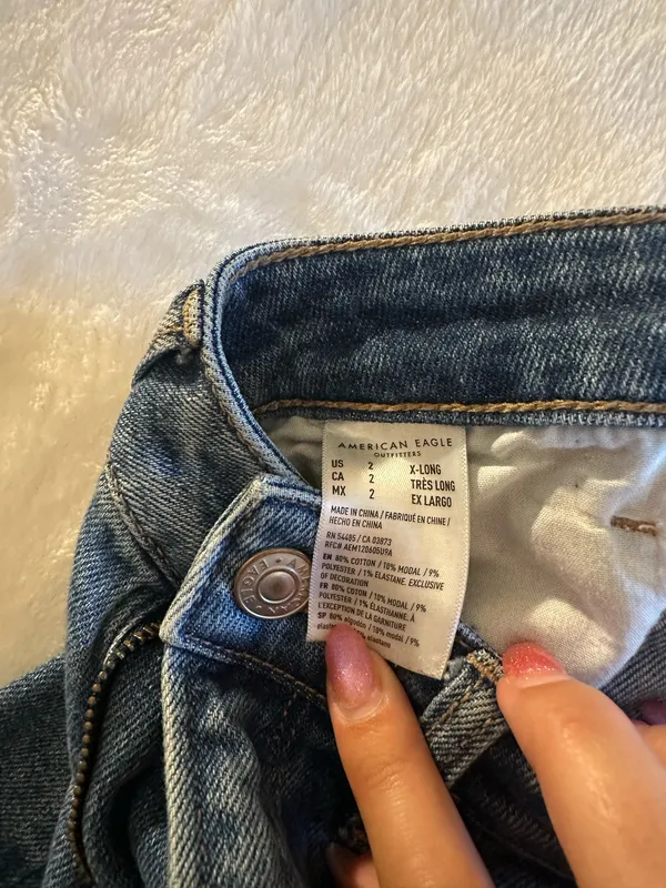 American Eagle Mom Jeans - Image 3
