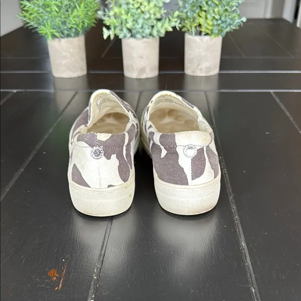 Steve Madden White and Brown Sneakers Slip-On Canvas - Image 3
