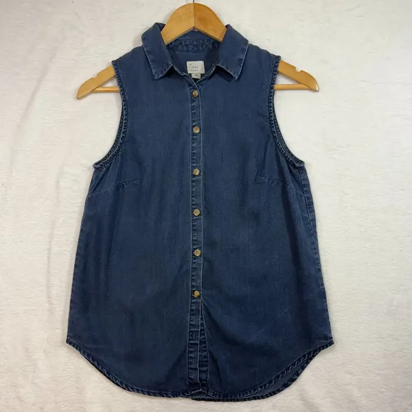 A New‎ Day XS Denim Sleeveless Buttoned Top Casual Boho Resort Capsule Spring - Image 3