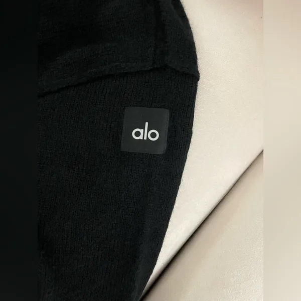 ALO Yoga NWT Unisex Wool Cashmere New Class Crewneck Sweater Black Size M - Image 12