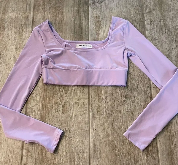 Square Neck Cropped Long Sleeve Workout Top - Image 4