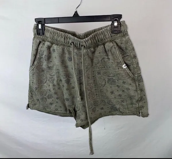 NEW Shorts Green Size M - Image 7