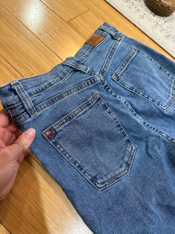 BDG Girlfriend High-Rise Jeans - Image 6