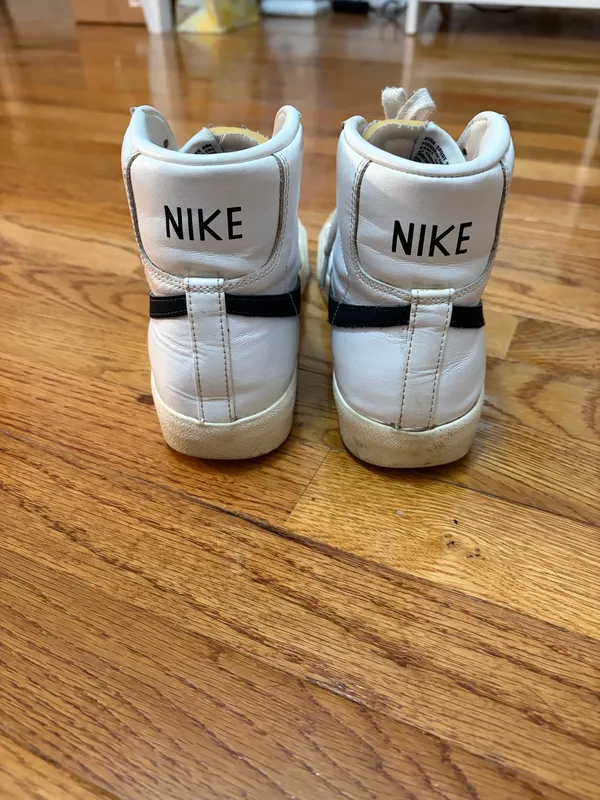 Nike Blazers Size 8 - Image 3