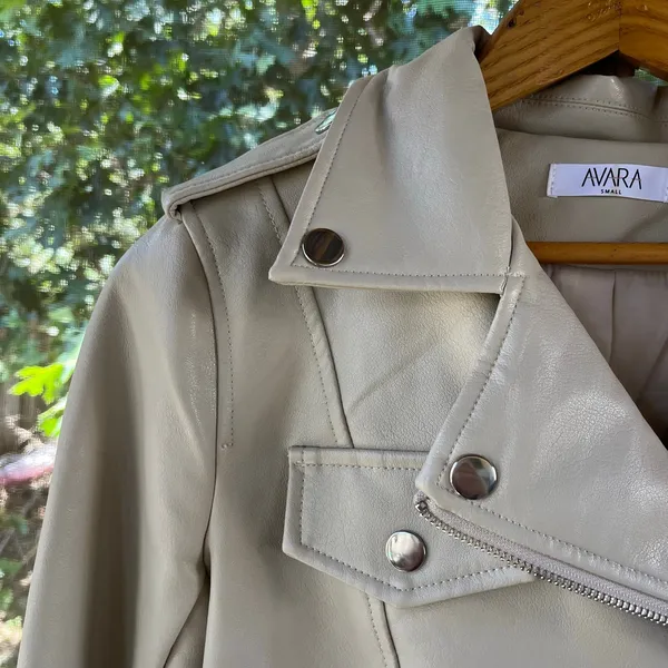 Avara Women's Vegan Leather Cream Colored Cropped Jacket Size S - Image 5