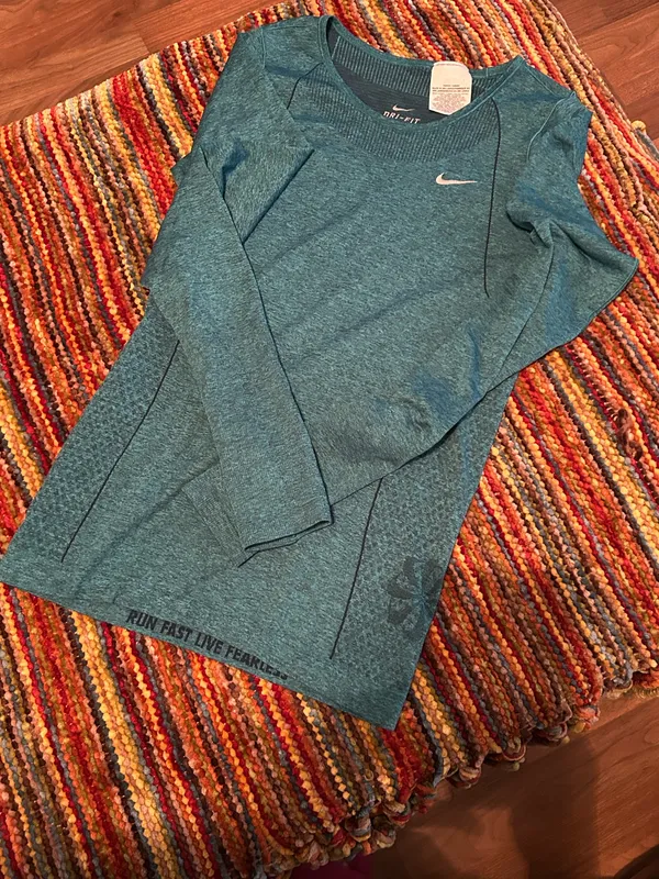 Nike Dri-Fit Women’s Long Sleeve Top Athletic small - Image 9