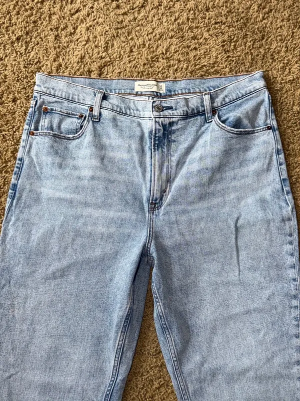 Women’s Abercrombie & Fitch 90’s Slim Straight Jeans Size 33/16 - Image 4