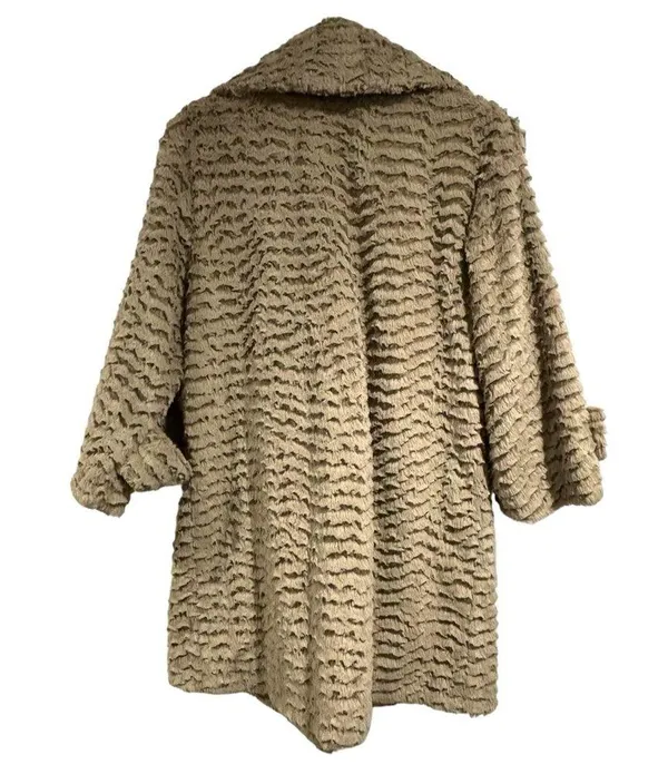 Cynthia Steffe ruffled faux fur beige tan winter coat size medium EUC - Image 3