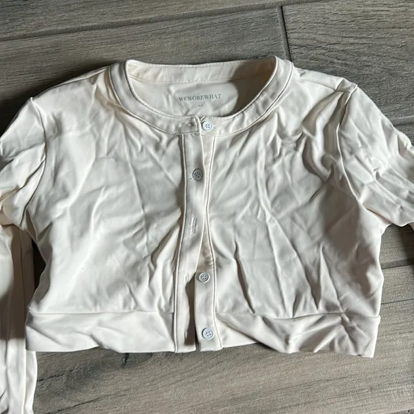 We wore what cropped top - Image 2