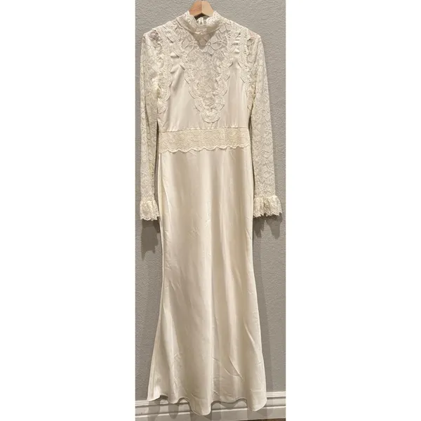 Elliatt Margot Lace Inset Long Sleeve Gown Size Medium - Image 14
