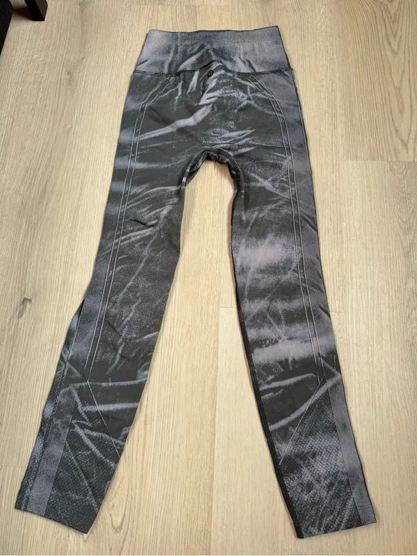 lululemon High-Rise Leggings Ebb to Street in black grey marble - Image 2