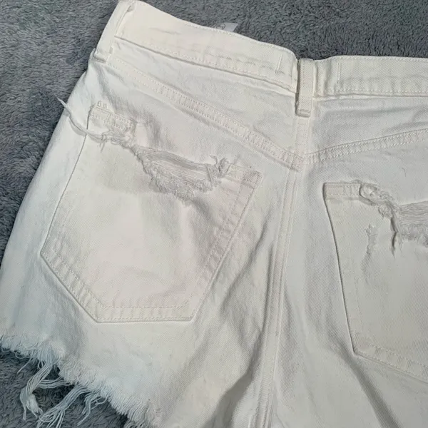 Abercrombie & Fitch the mom short high rise Jean Shorts white - Image 8