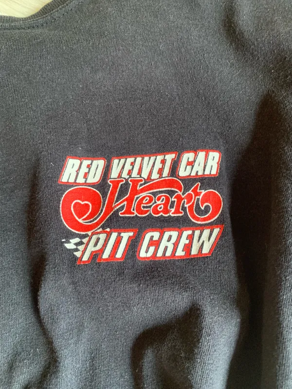 Red Velvet Car Heart Pit Crew Anvil Black Concert Tour Merch Tee Large - Image 3