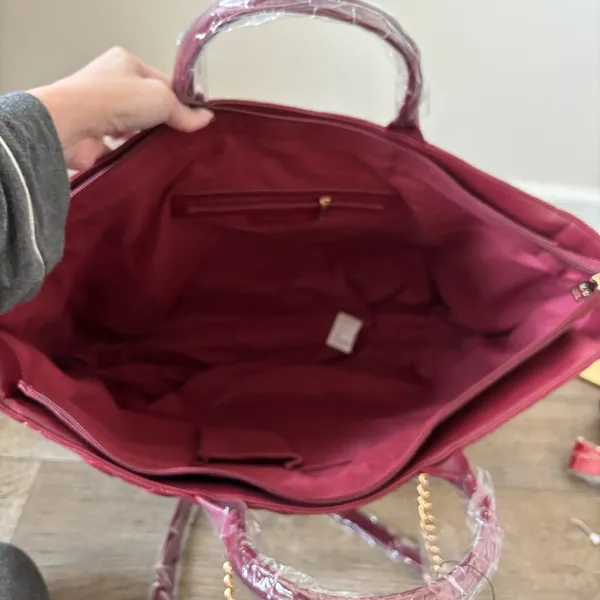 Gilda Paris large quilted tote bag in a wine color NWT $199 - Image 3