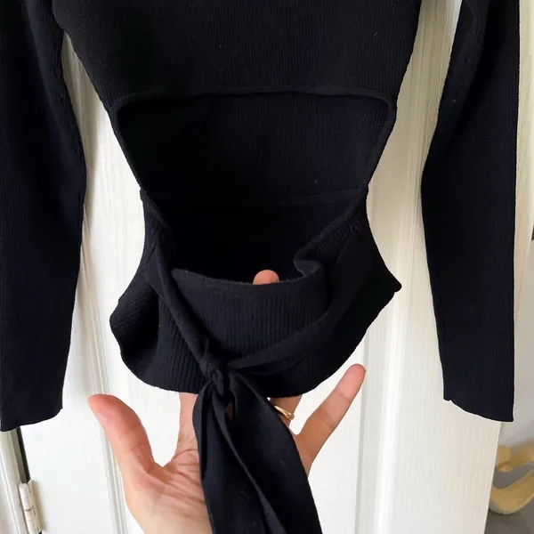 Aritzia Wilfred Mayrac Merino Wool Cutout Sweater Black Medium EUC‎ - Image 8