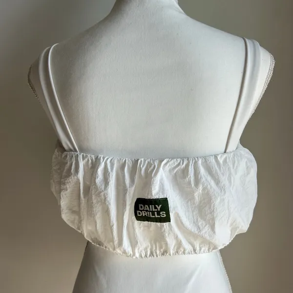 Daily Drills White Bubble Bra Gathered Preppy Activewear Size Medium - Image 5