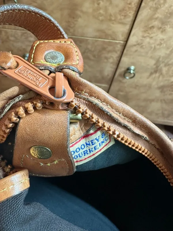 Vintage Dooney & Bourke British Tan Embossed Leather Shoulder Hobo Bag USA Made - Image 9