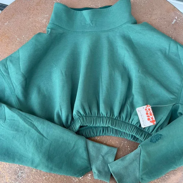 NWT green cropped long sleeve sweatshirt sz s - Image 3