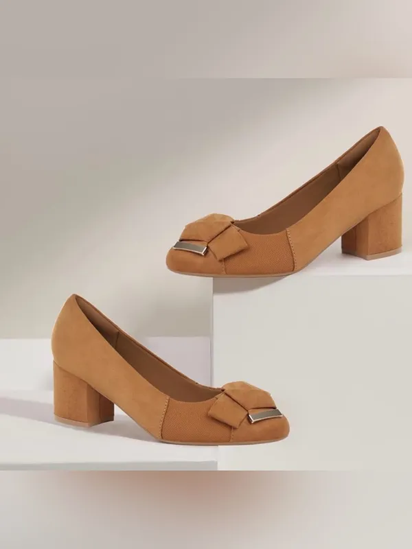 Benassal Women's Tan Block Heel Pumps with Bow and Metal Accent Size 8.5 - Image 6