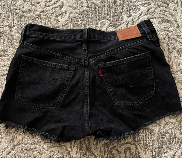 Levi’s Black 501 Shorts - Image 2