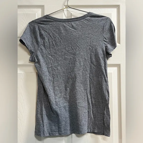 Threads 4 Thought Women’s Gray T-shirt - Size Medium - VGUC - Image 2