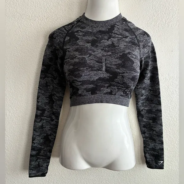 Gymshark Women's Adapt Black Camo Seamless Long Sleeve Crop Top M - Image 4