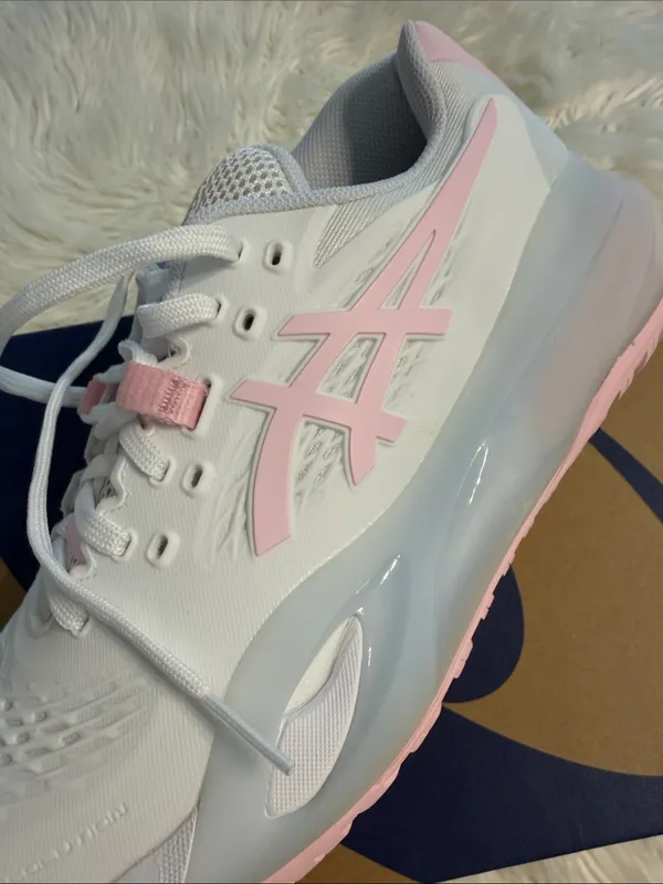 ASICS Women's White and Pink Athletic Running Shoes size 9.5 brand new with box - Image 3