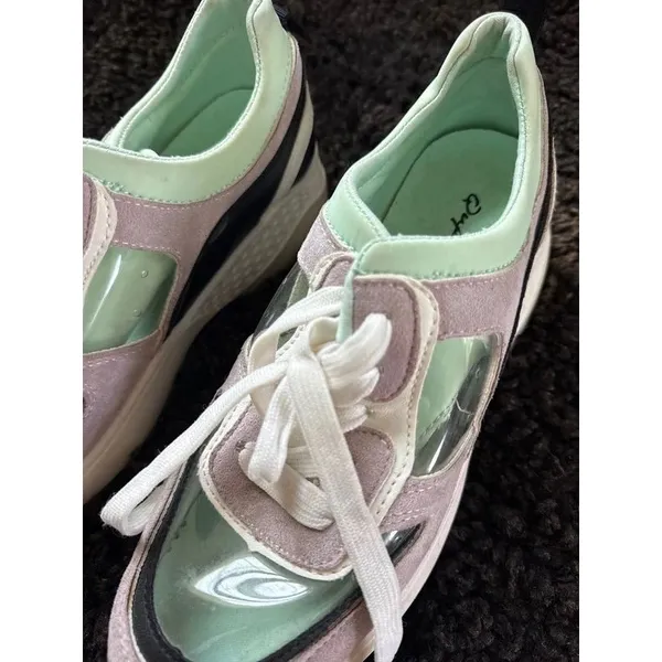 Qupid sneakers size 8 - Image 3