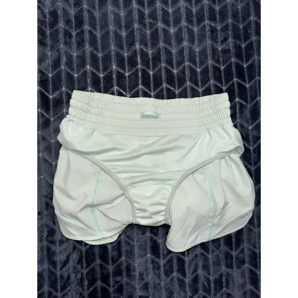 Lululemon Women Hotty Hot High Rise Lined Short Light Green Size 6 - Image 3