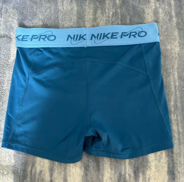 Nike Pros - Image 2
