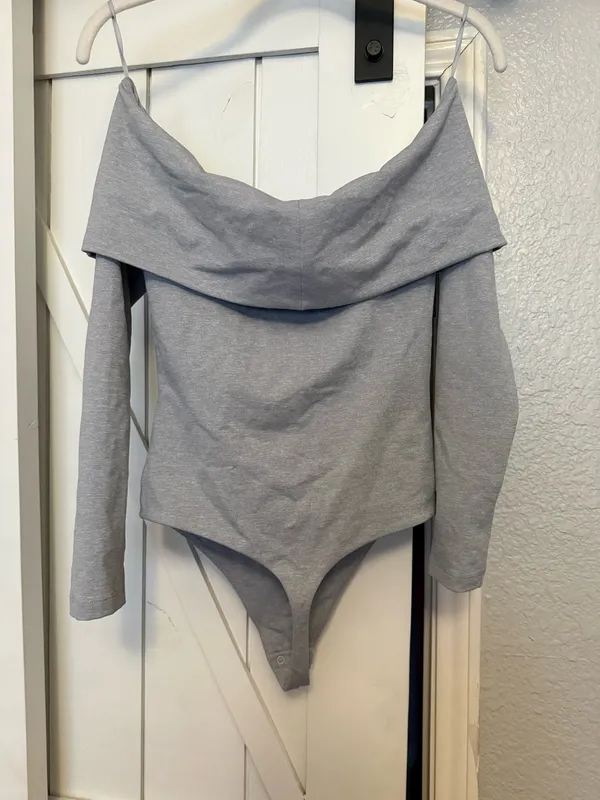 Aritzia Contour Bodysuit Long Sleeve - Image 4