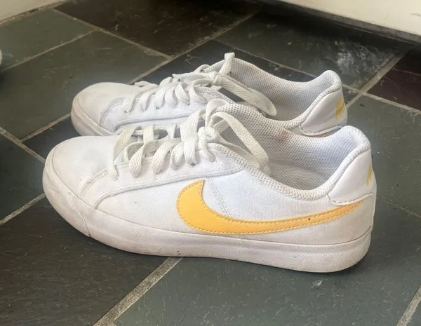 Super Cute Nike Shoes Women’s Size 8 - Image 2