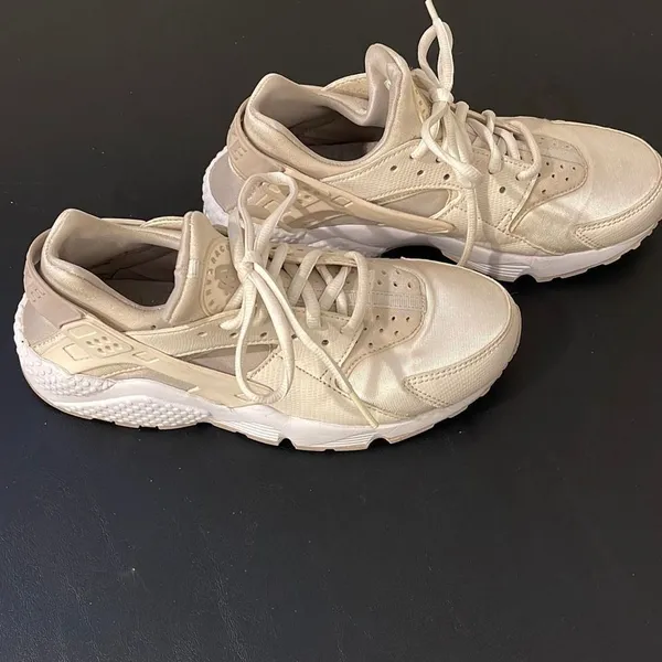 Nike Air Huaraches‎ Sneakers. Size 7.5 Cream - Image 3