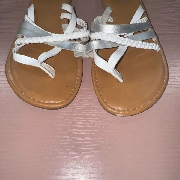 Sonoma Goods for Life White & Tan Flip Flop Sandal Thongs Size medium - Image 2