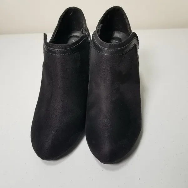 DEXFLEX Comfort Suede Black Women's Heeled Ankle Boots 8W - Image 2