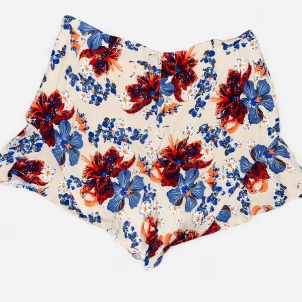 Free People Cream Floral Hotpants / Shorts with Flowy Ruffle Hem; Size 0 - Image 6