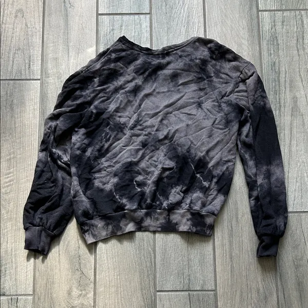 Elegant Black and Gray Women's Sweater - Image 3