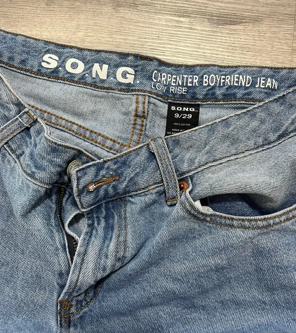 Boyfriend Jeans Size 29 - Image 2
