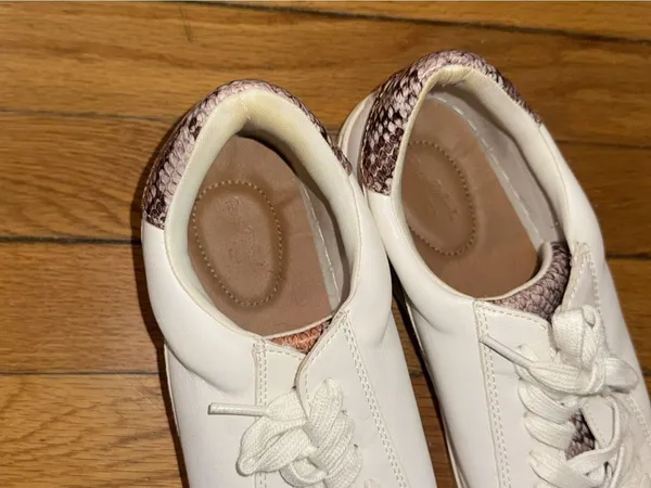 Universal Thread Women's White Sneakers with Brown Snake Print Toe - Image 4