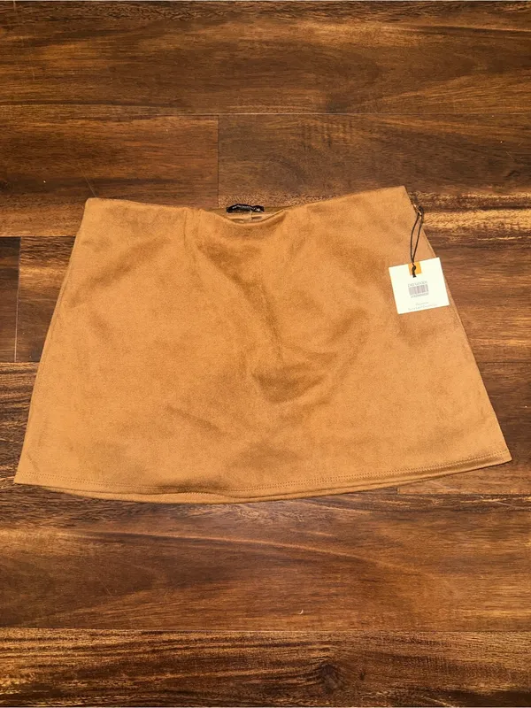 NWT Originality Brown Faux Suede Mini Skort in Size Medium - Image 2