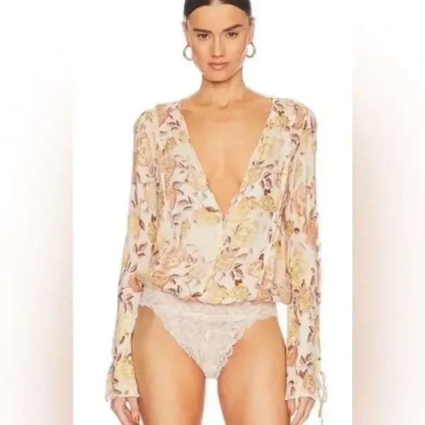 Free People intimately everything’s rosy floral v-neck lace thong l/s bodysuit M - Image 2