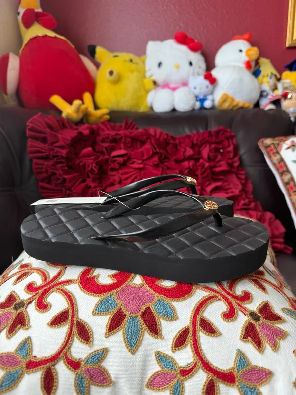 Tory Burch 2 inches platform Willa flip flop Sandals with Gold Emblem NWT black - Image 3