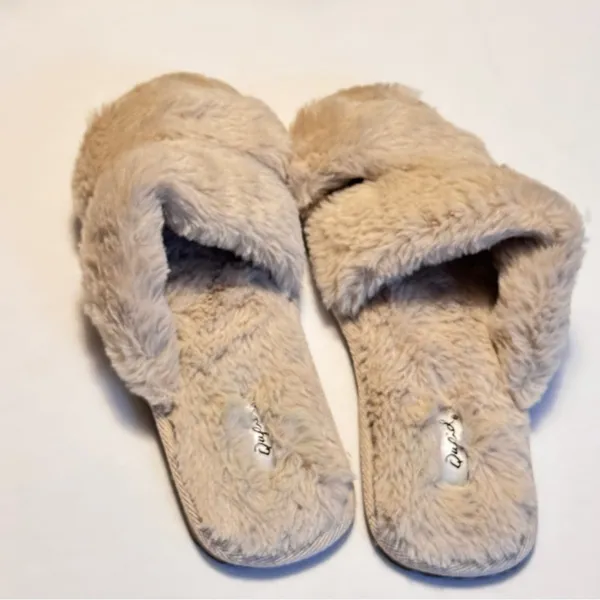 Qupid Women's Double Strap Faux Fur Black Slippers Sz 8 - Image 3