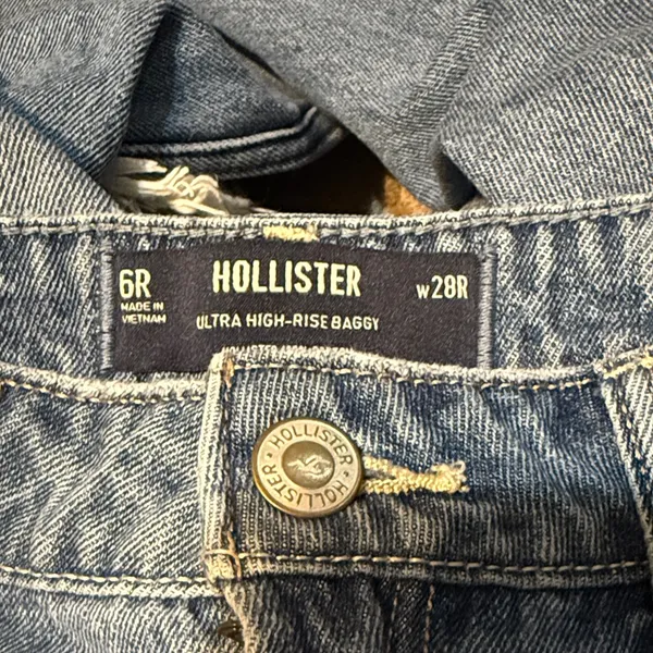 Hollister Medium Wash Distressed Ultra High Rise Baggy Jeans Size 6/28 - Image 4