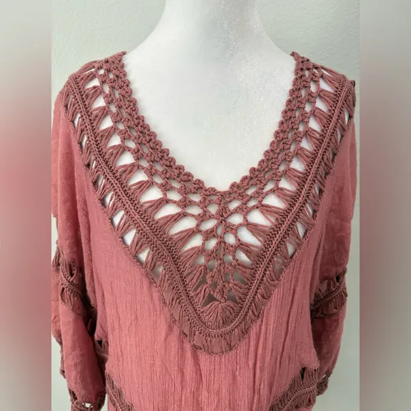 Elegant Crochet Trim Blouse in Dusty Rose Size L - Image 4