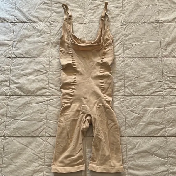Skims (B11) Open Busy Bodysuit W. Open Gusset Nwot Size S/M - Image 2
