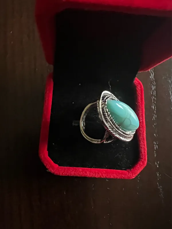 Gorgeous Silver Simulated Turquoise Ring Size 8 NWT - Image 3