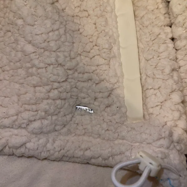 Hollister lightly worn sherpa hoodie - Image 4